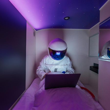 Capsule Hotel Constellation 91 Lwów Zewnętrze zdjęcie