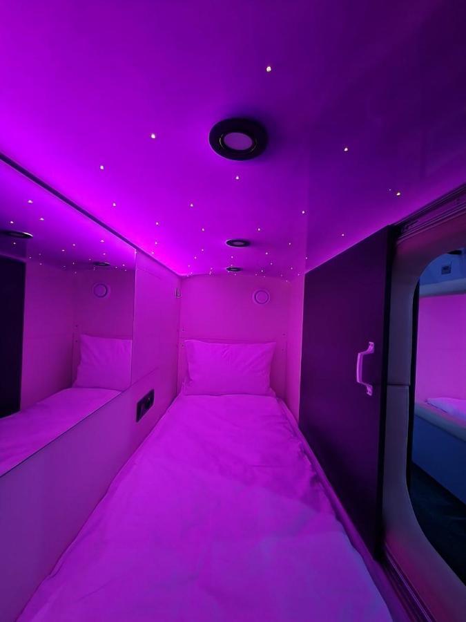 Capsule Hotel Constellation 91 Lwów Zewnętrze zdjęcie