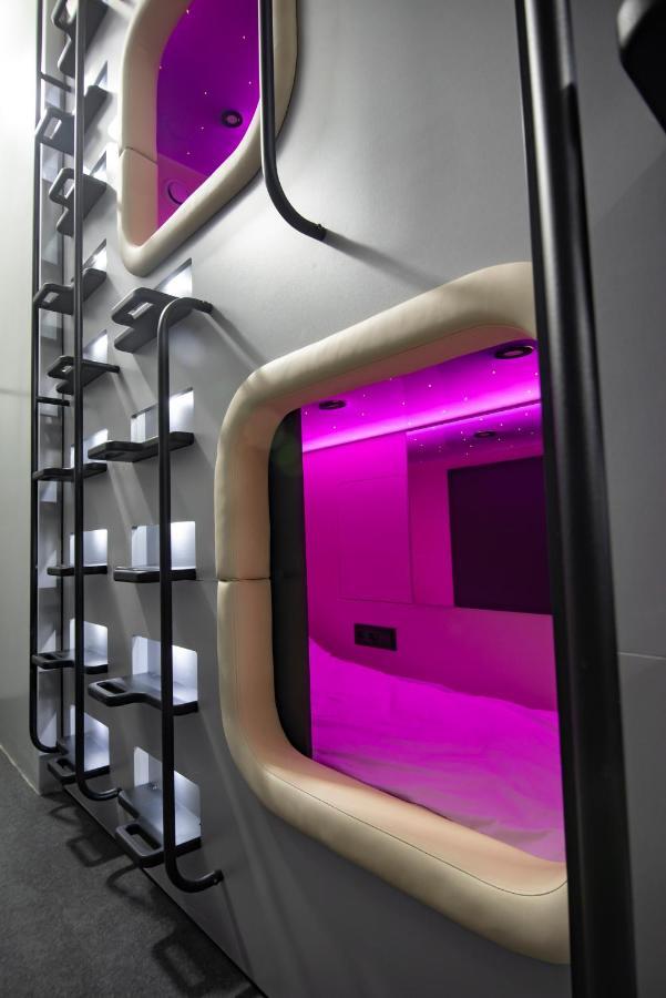Capsule Hotel Constellation 91 Lwów Zewnętrze zdjęcie