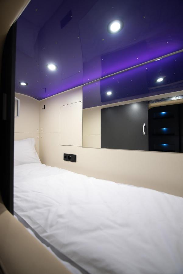 Capsule Hotel Constellation 91 Lwów Zewnętrze zdjęcie