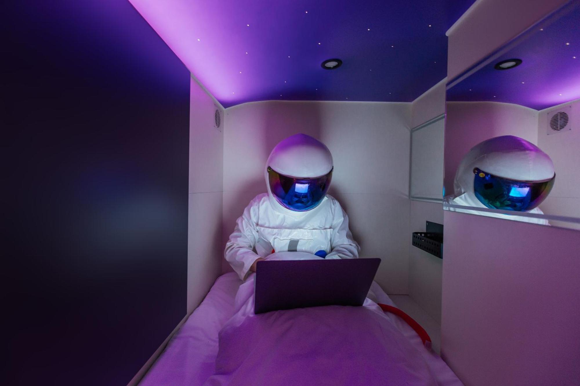 Capsule Hotel Constellation 91 Lwów Zewnętrze zdjęcie